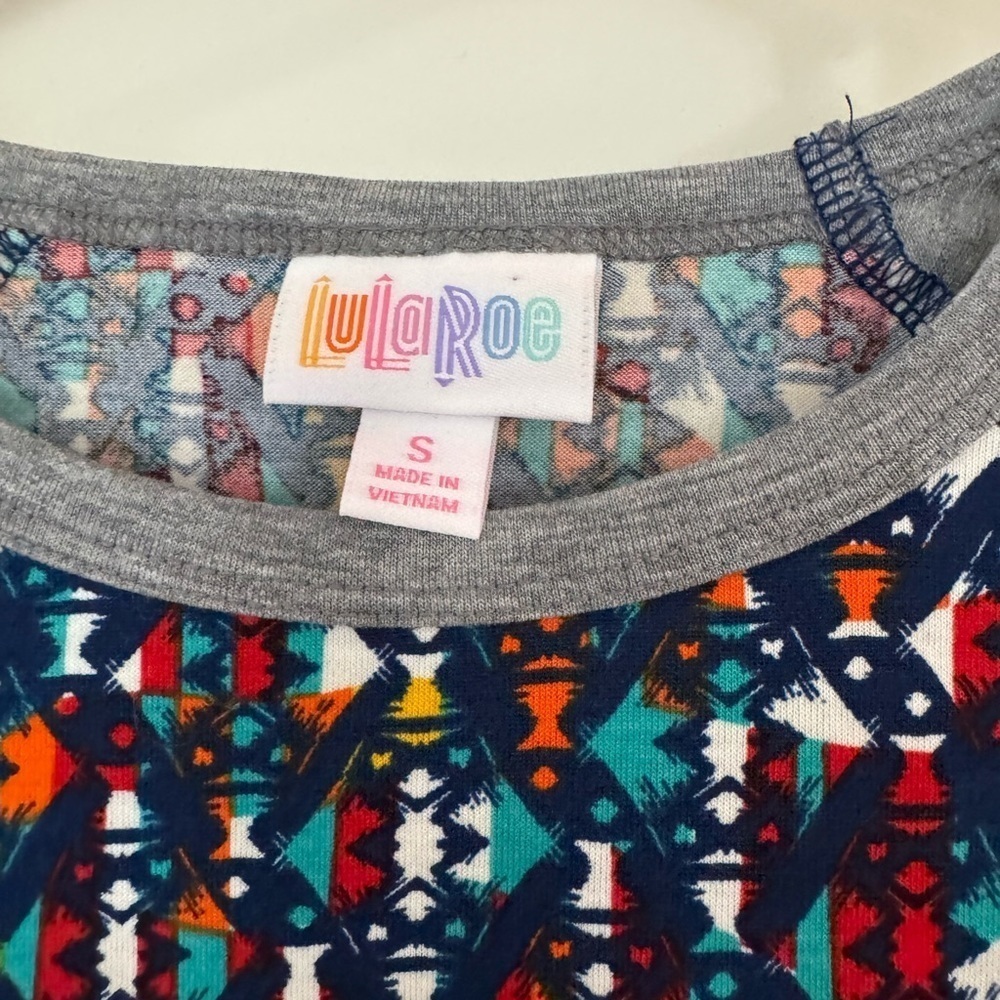 LuLaRoe Randy tee, Small - Picture 3 of 4